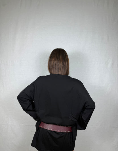 Maglia con spalline e maniche extra lunghe