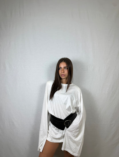 Maglia con spalline e maniche extra lunghe